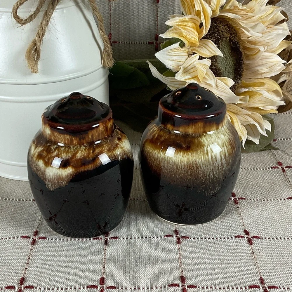 Vintage Pfaltzgraff Gourmet Brown Drip Salt & Pepper Shakers Original Plugs